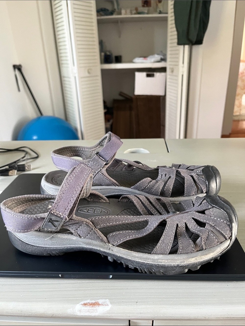 Keen Sandals Sz 8.5 Gray